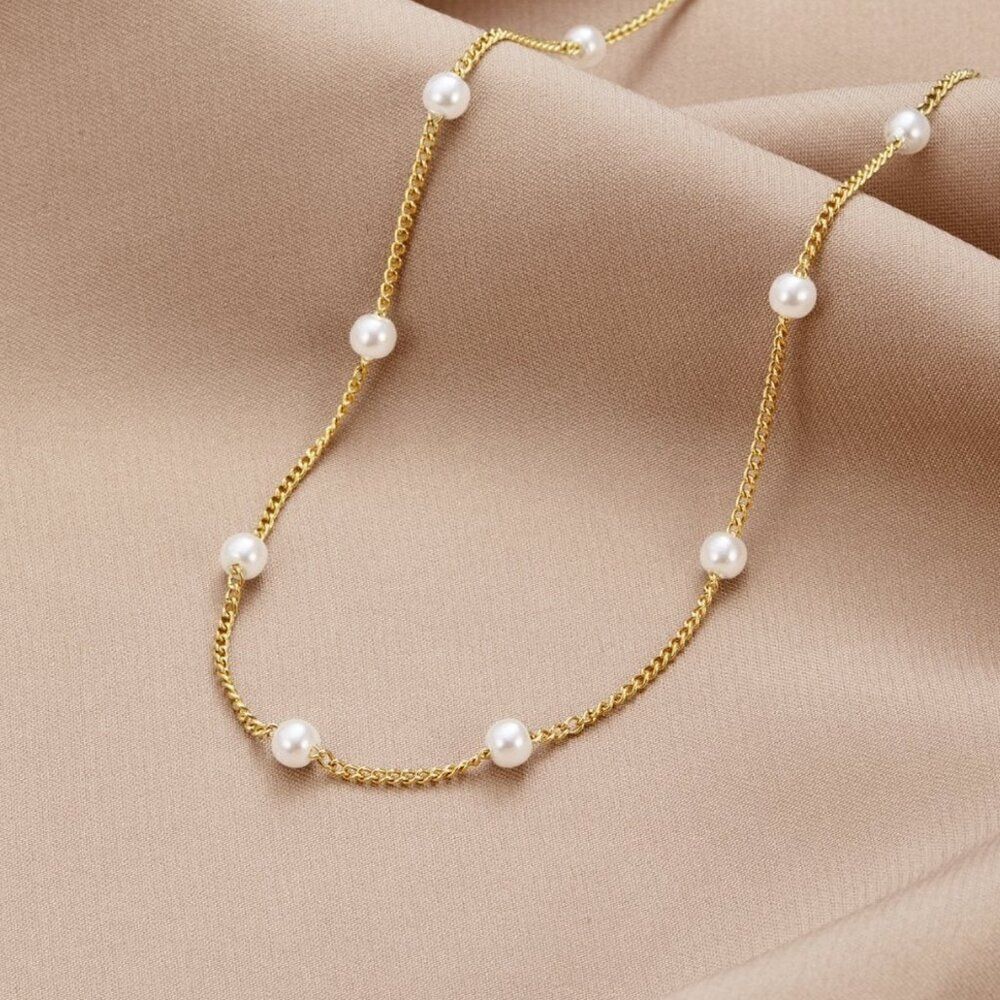 Round‎ Pearl Station Chain Necklace in Gold